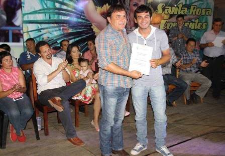 Gustavo Coletti recibió  la Distinción de los Carnavales Correntinos 2015