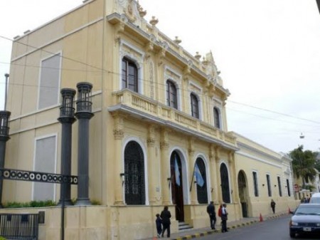 Denuncian por maltrato y persecución a la Municipalidad de Corrientes.